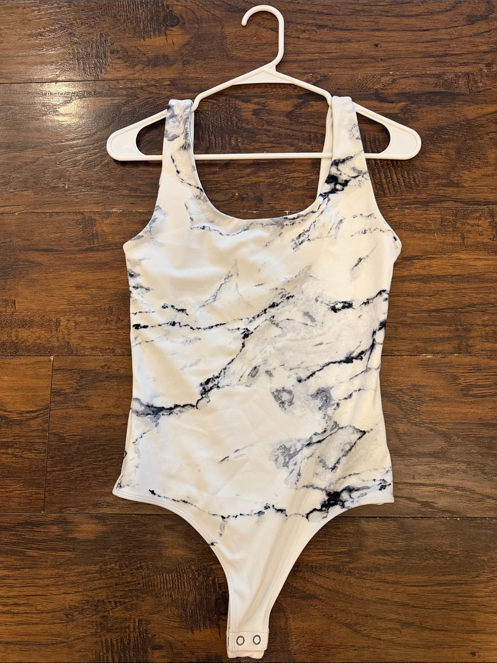Express White Marble-Print Scoop Neck Bodysuit